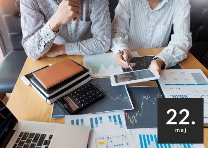 Ekonomika, poslovna vrednost projektov in najboljše metode za obvladovanje sprememb in tveganj pri vodenju projektov